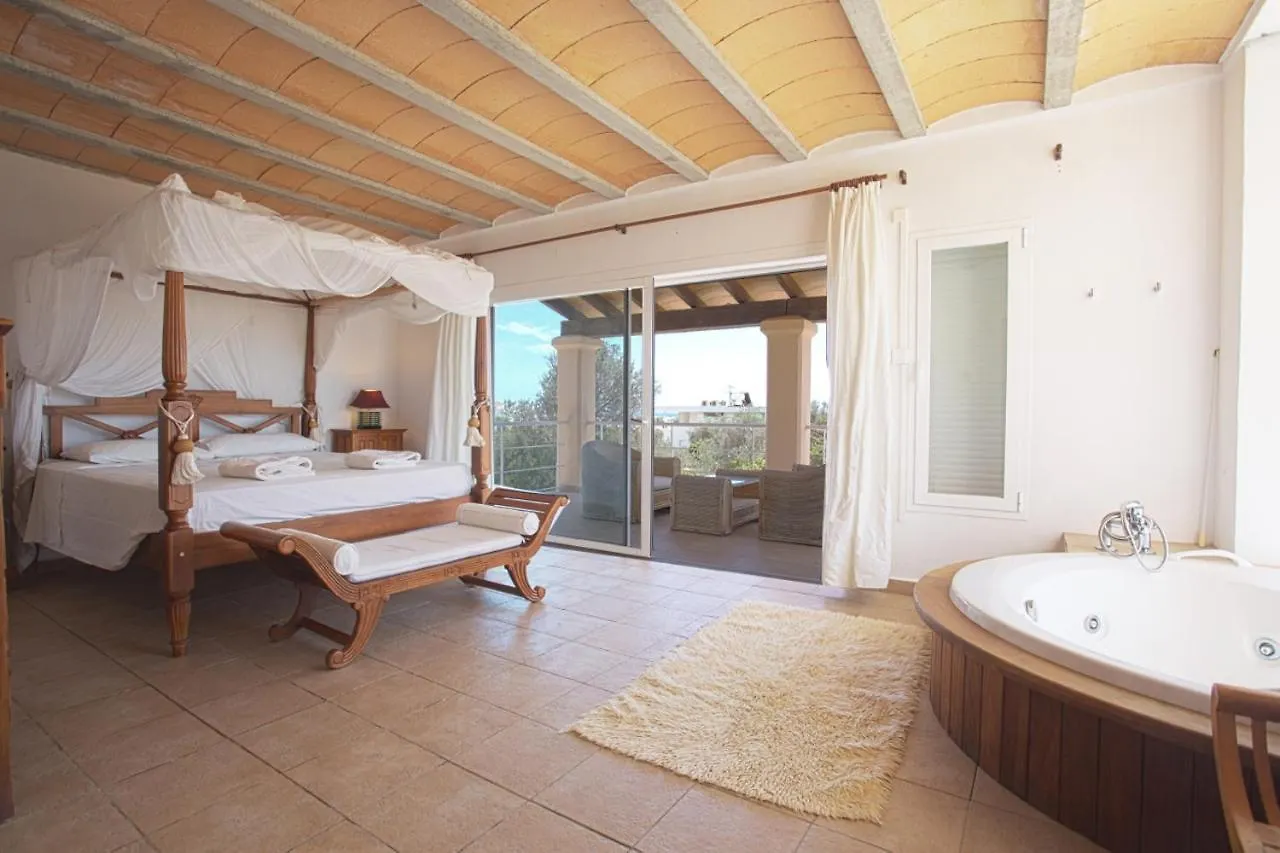 Villa Tom Is Near To Playa Den Bossa Sant Jordi de ses Salines