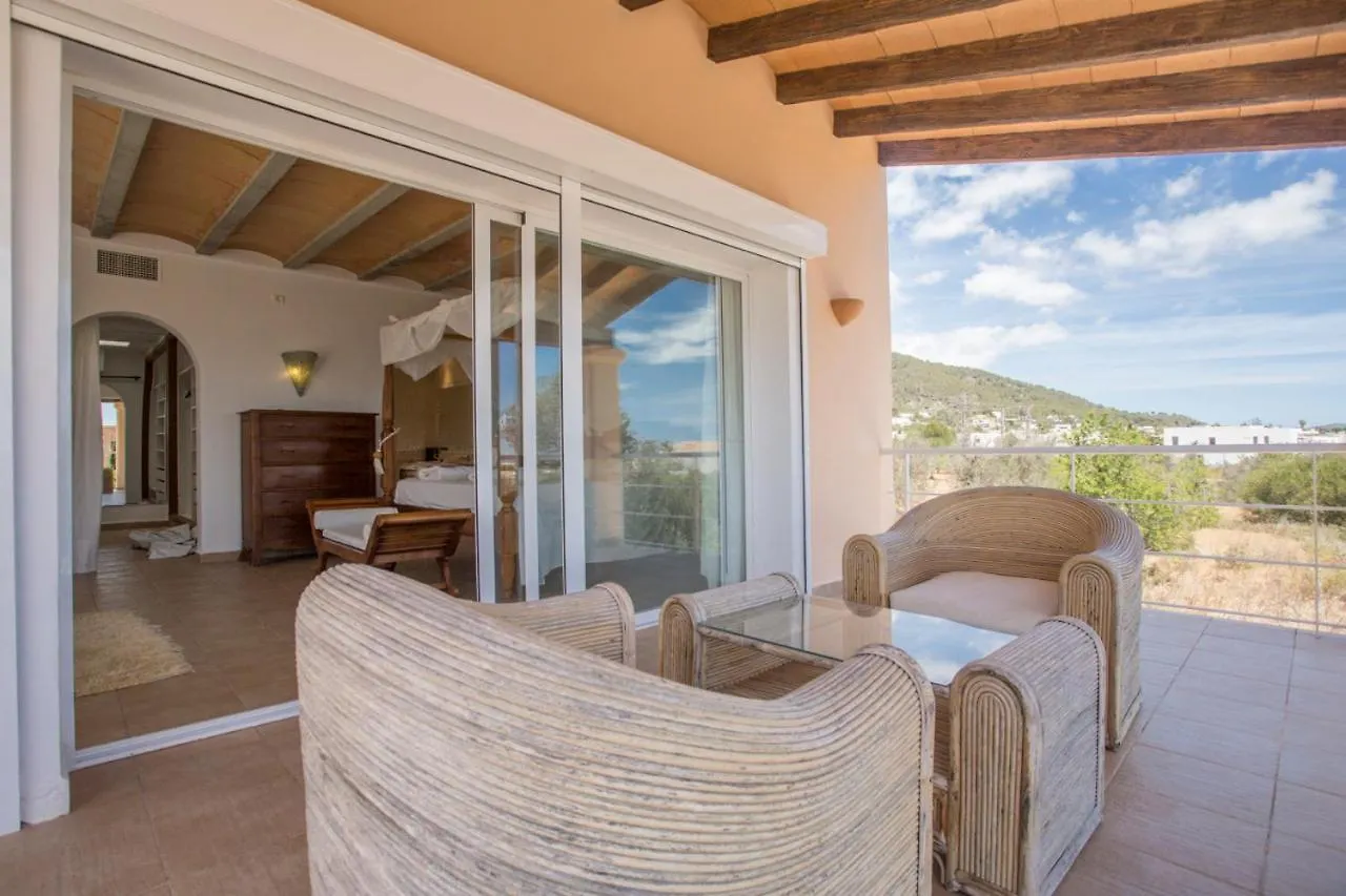 Villa Tom Is Near To Playa Den Bossa Sant Jordi de ses Salines